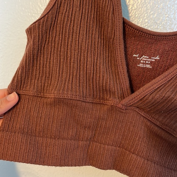 out from under crop top - Picture 3 of 4